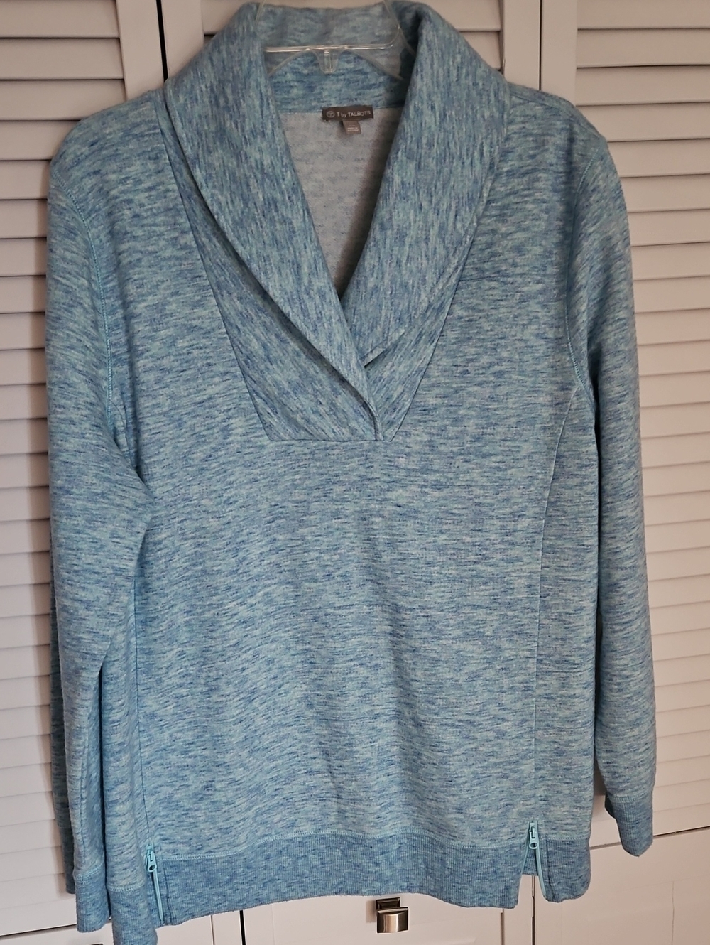 T BY TALBOTS LIGHT BLUE SWEATSHIRT SZ XL